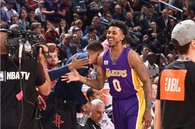 面对至亲离 面对至亲离